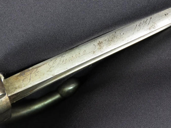 Dos de la lame d'un sabre-baïonnette Chassepot gravé St Étienne 9bre 1871