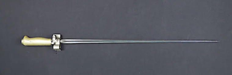 Baïonnette du fusil Lebel modèle 1886 modifiée, lame cruciforme, sans quillon