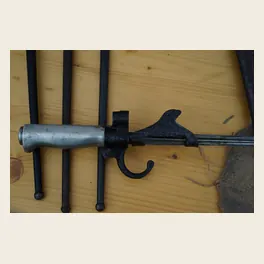 Baïonnette française de la Première Guerre mondiale montée avec un adaptateur coupe-barbelés