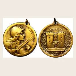 Avers et revers d'une médaille de Verdun du type Vernier : Marianne casquée, l'arme au poing, sous « On ne passe pas » ; revers VERDUN, porte à deux tours entre deux palmes, 21 février 1916
