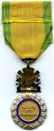 Revers de la médaille militaire de la IIIe République portant la devise Valeur et discipline