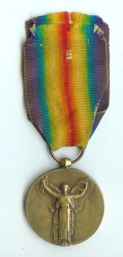 Médaille interalliée française de 1914-1918, Victoire ailée à l'avers, ruban arc-en-ciel